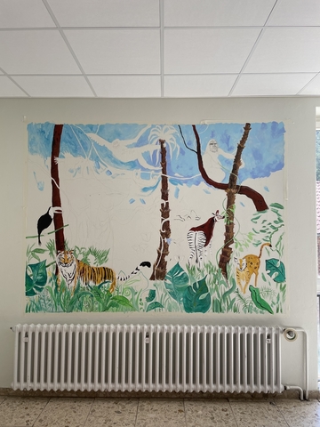 Unsere Kollegin Elke Roziewski hat im 1. Obergeschoss der Grundschule ein wunderschönes Wandgemälde gemalt.