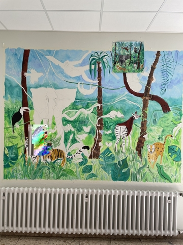 Unsere Kollegin Elke Roziewski hat im 1. Obergeschoss der Grundschule ein wunderschönes Wandgemälde gemalt.