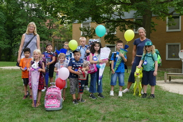 Die neuen Schüler*innen werden von der Grundschule und der Patenklasse begrüßt.