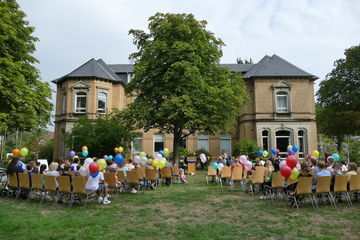 Die neuen Schüler*innen werden von der Grundschule und der Patenklasse begrüßt.