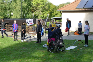 Die Schüler und Schülerinnen haben viel Spaß bei den verschiedenen Sportarten.