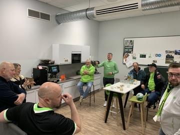 Vertreter des deaf-Fanclubs um Heiko Lessmann, Vera Thies und Oliver Gliß vom VfL Wolfsburg (digitale Barrierefreiheit), Dagmar Mavaddat und Thomas Ritter vom Gehörlosensportverband Niedersachsen e.V., Peter Fiebiger vom Gehörlosensportverein Braunsch