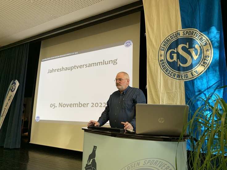 Es findet die GSW Jahresversammlung in der Aula des LBZHBS statt.