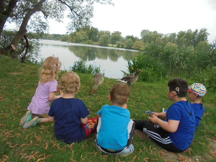 Die Kinder spielen am Südsee.