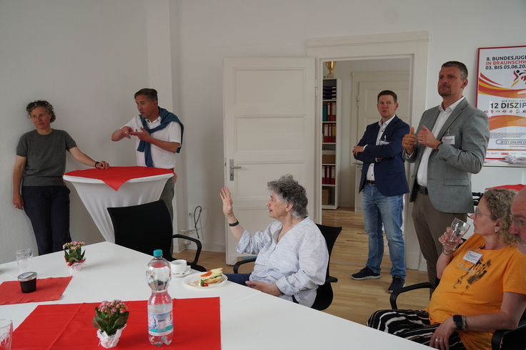 Frau von Lohuizen und Herr Keil waren beim Tag der offenen Tür.