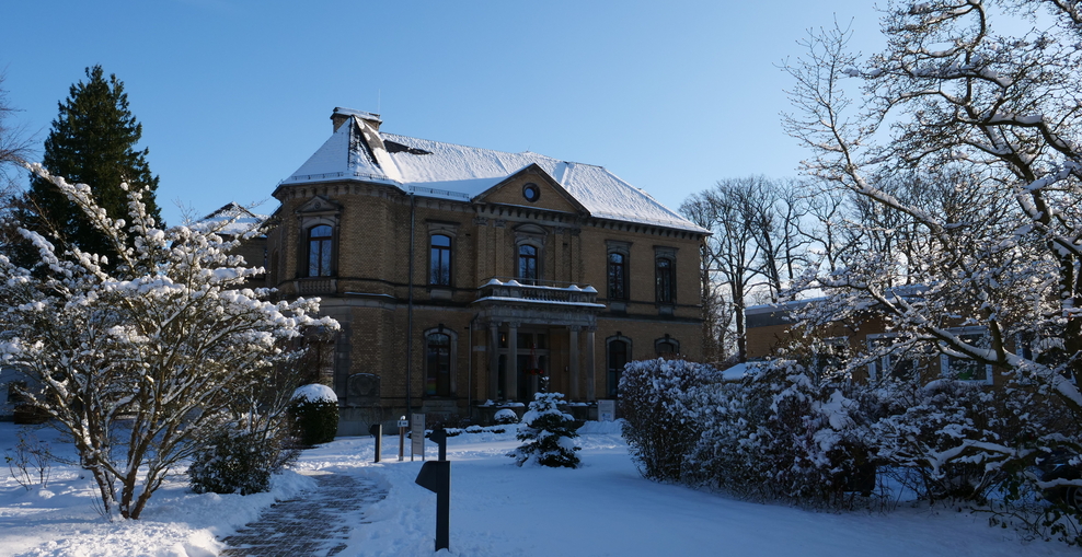 Die Villa des LBZHs im Schnee